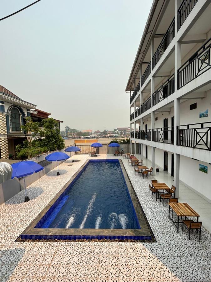 Vang Vieng Backpackers Hostel Exterior photo