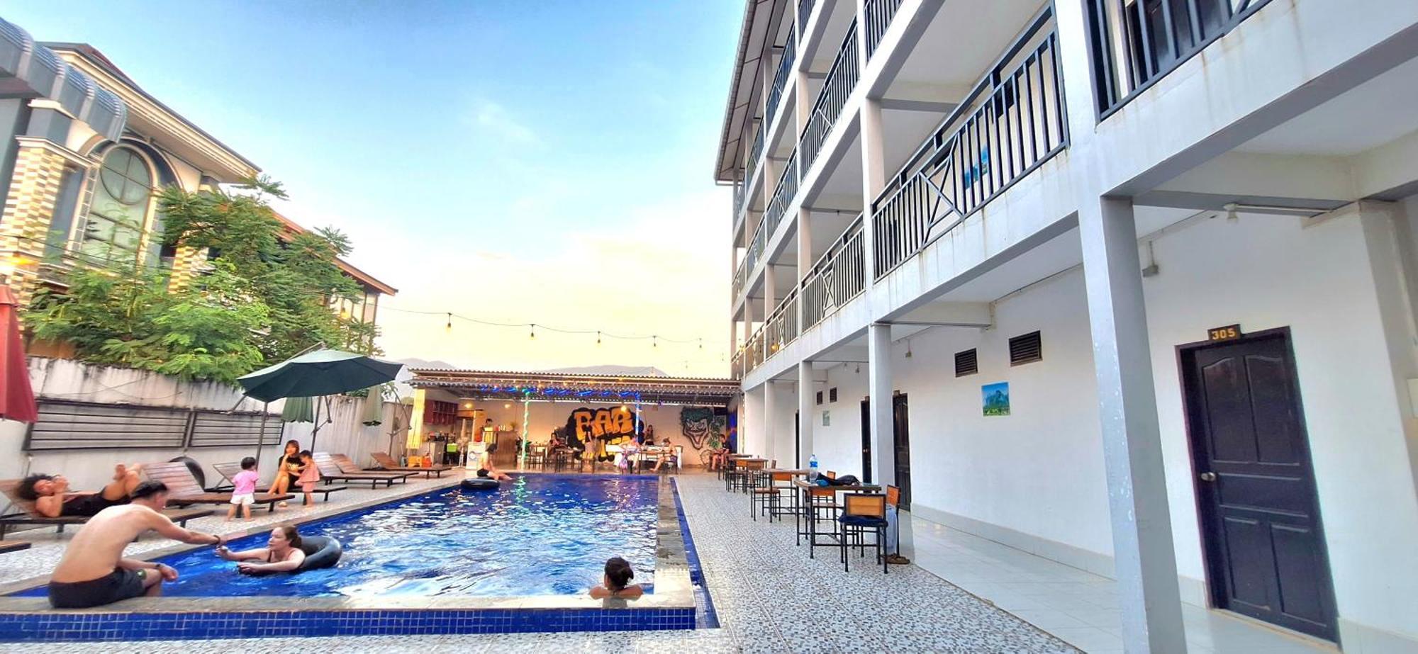 Vang Vieng Backpackers Hostel Exterior photo