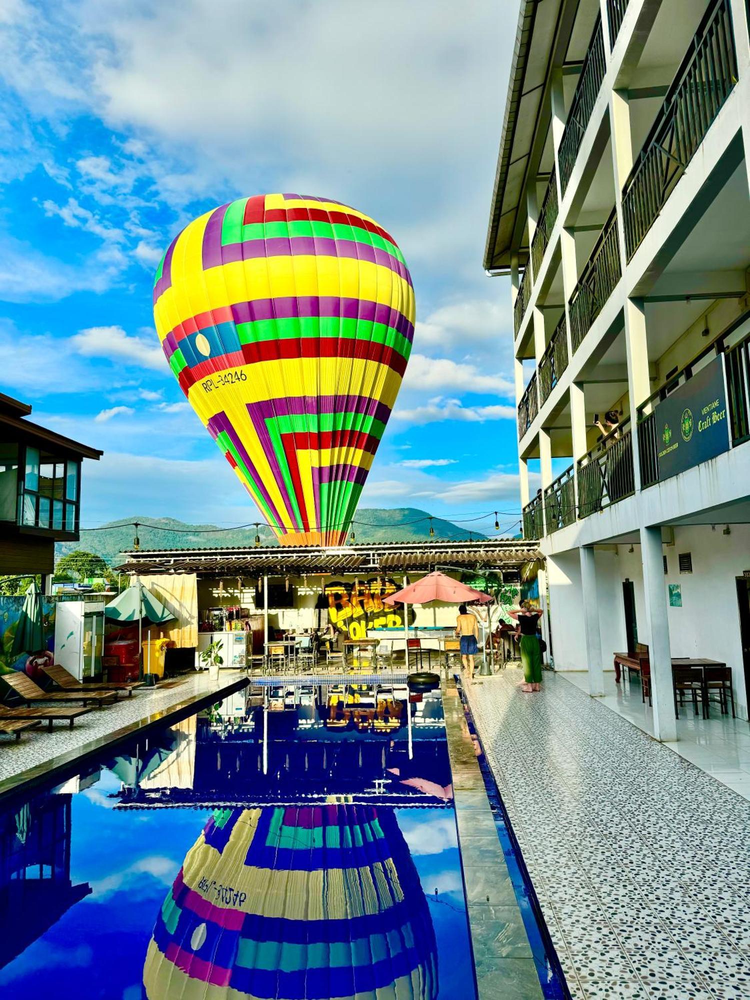 Vang Vieng Backpackers Hostel Exterior photo