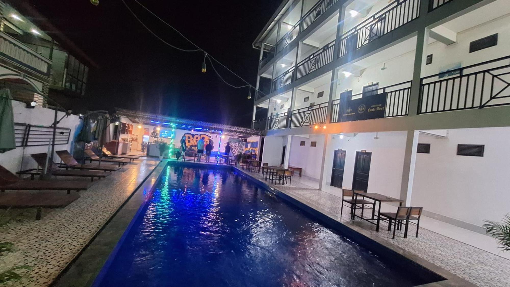 Vang Vieng Backpackers Hostel Exterior photo