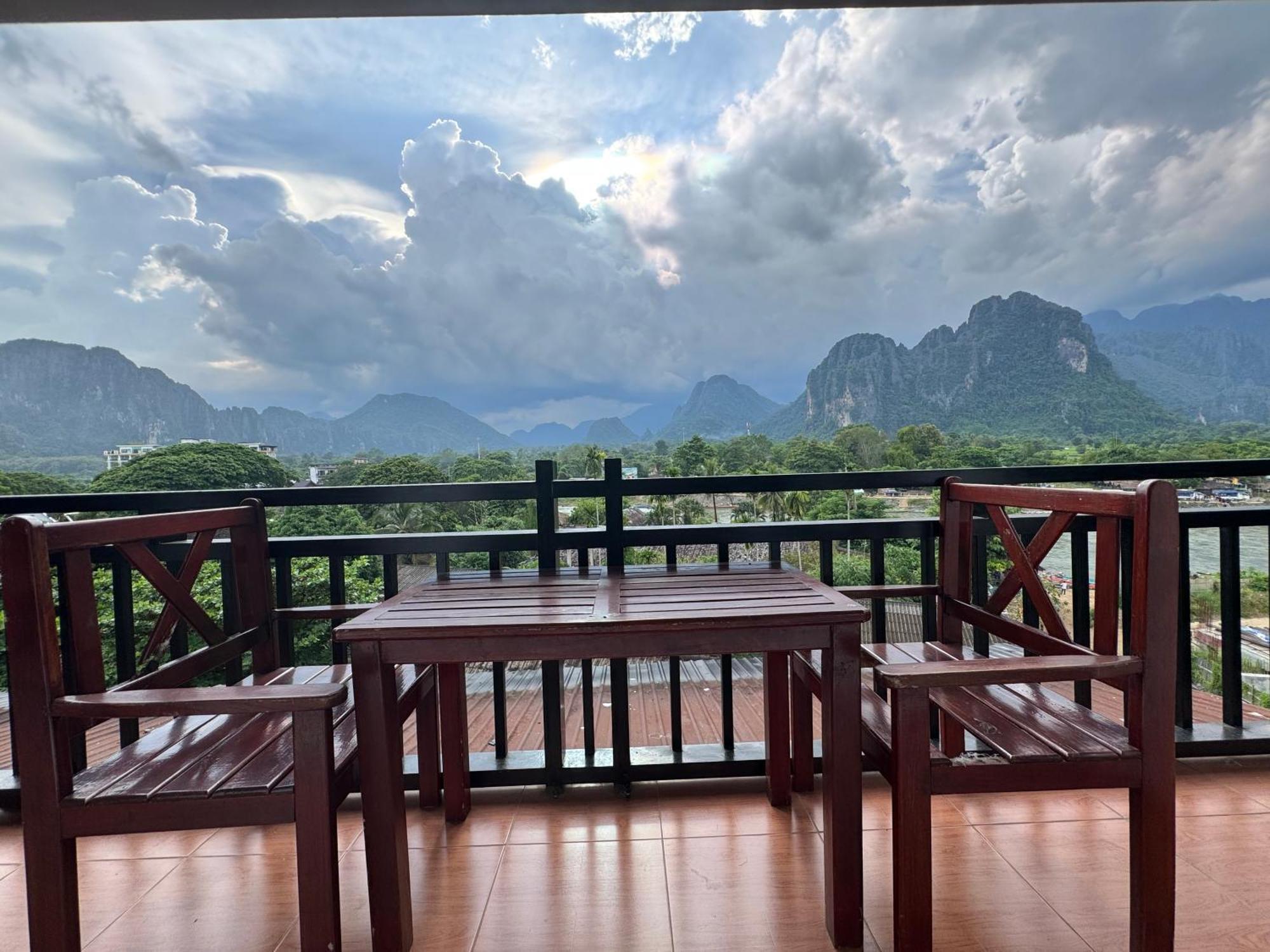 Vang Vieng Backpackers Hostel Exterior photo