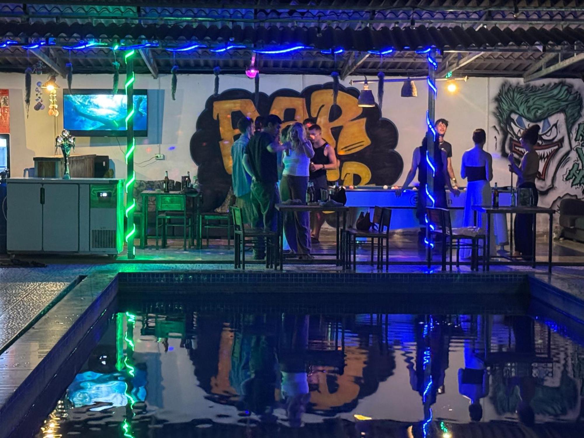 Vang Vieng Backpackers Hostel Exterior photo
